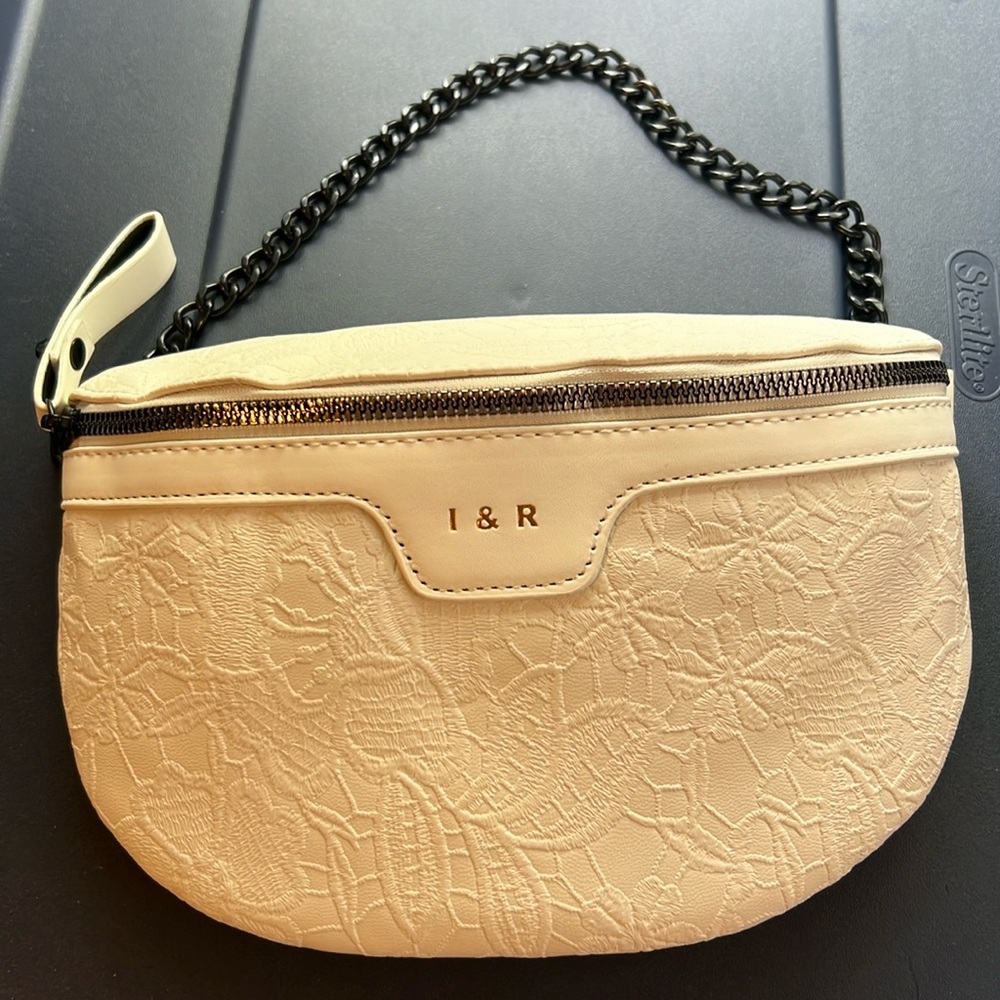 Super cute white crossbody